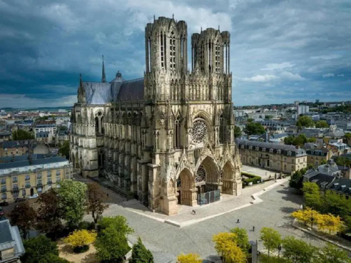 Appartement spacieux avec vue Cathédrale Reims Exterior foto
