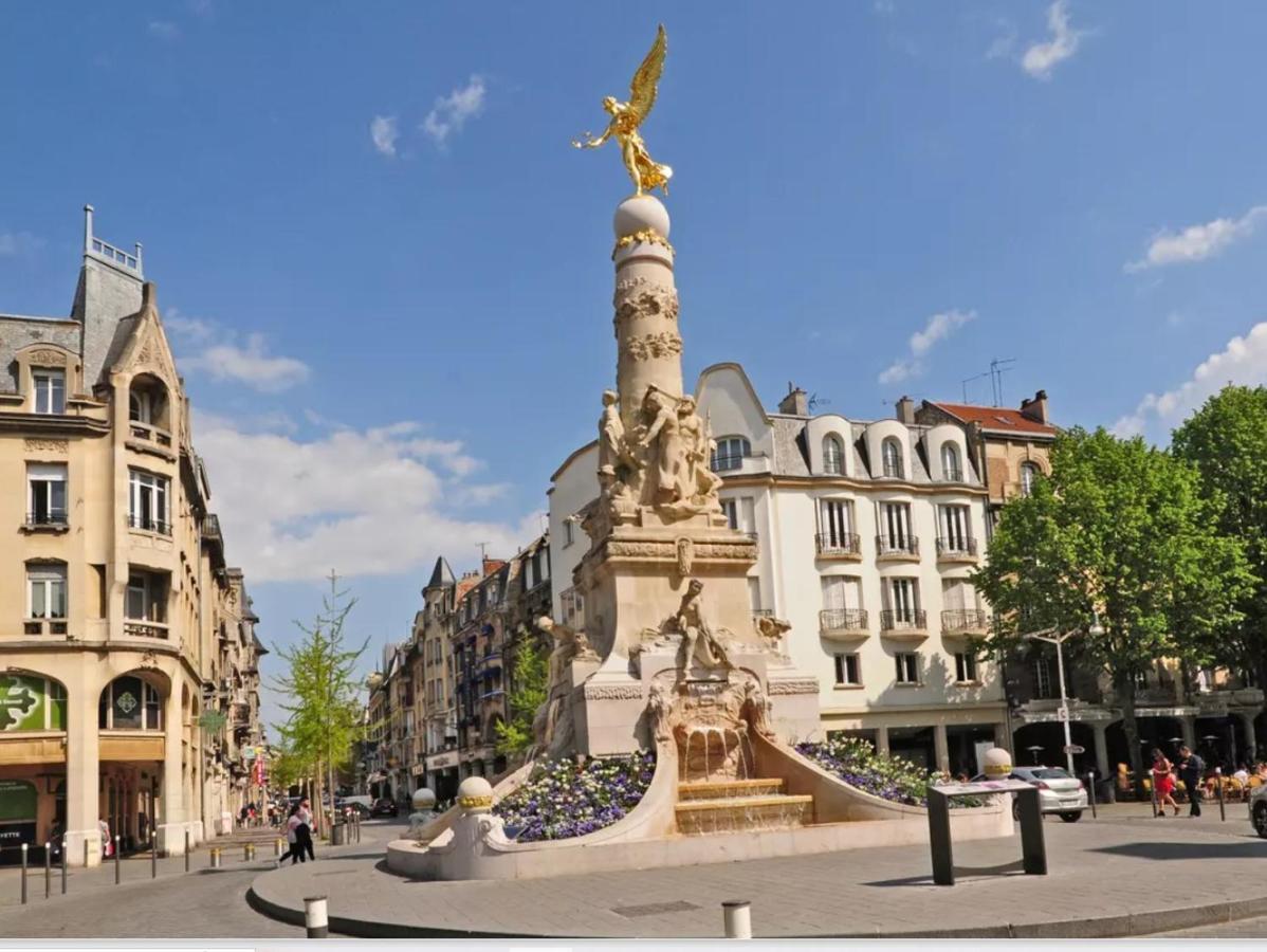 Appartement spacieux avec vue Cathédrale Reims Exterior foto